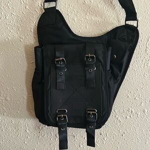 Kaukko messenger bag